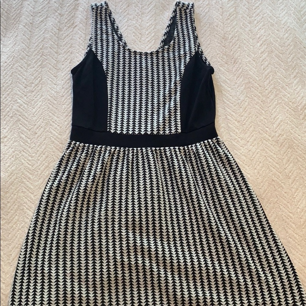 Charming Charlie - Black/White Sleeveless Dress